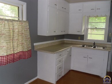 2620 SW Central Park Ave, Topeka, KS 66611 - photo 5