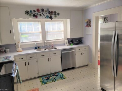 1237 Winslow Ave, Asheboro, NC 27205 - photo 5