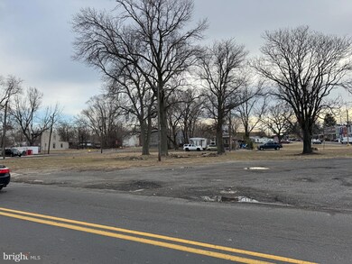 913 Jefferson St, Camden, NJ 08104 - photo 3