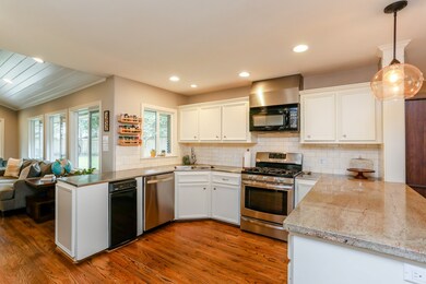 2018 Lamonte Ln, Houston, TX 77018 - photo 5