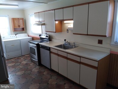 516 W Main St, Maple Shade, NJ 08052 - photo 3