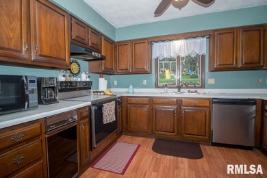 1211 W 46th St, Davenport, IA 52806 - photo 4