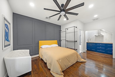 First floor guest suite: Private patio, En-Suite B