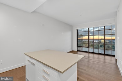 Vio unit PH02, Washington, DC 20024 - photo 4