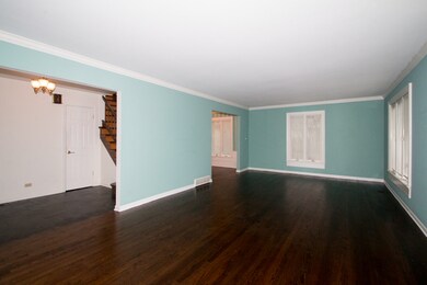 159 E Thompson Dr, Wheaton, IL 60189 - photo 2