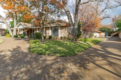 1205 Shady Creek Dr, Euless, TX 76040 - photo 2