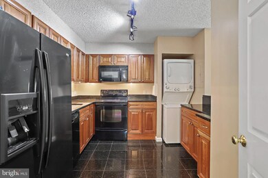 Lakeside Plaza Condominium unit 909, Baileys Crossroads, VA 22041 - photo 6