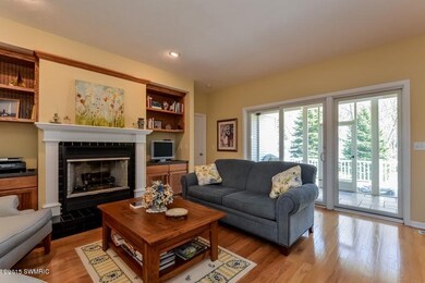 007-Living_Room-1536933-mls