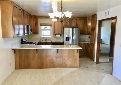 Quality Design, Newer Maple Kitchen with Breakfast