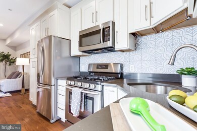 30 Hanover Place NW unit 2, Washington, DC 20001 - photo 2