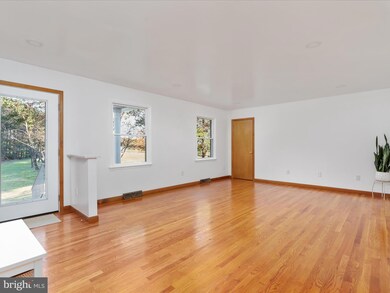 699 Foltz Rd, Edinburg, VA 22824 - photo 4