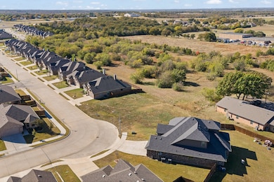 404 Molly Ln, Keene, TX 76059 - photo 2