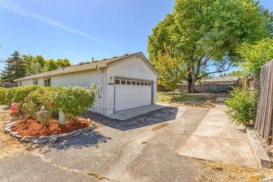 7808 Fallbrook Ln, White City, OR 97503 - photo 3