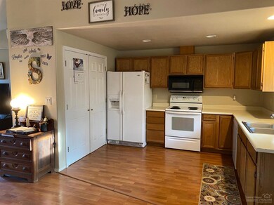 3172 SW Reindeer Ct, Redmond, OR 97756 - photo 5