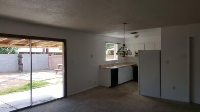 oak eating area