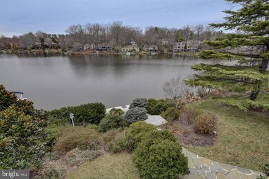 11074 Thrush Ridge Rd, Reston, VA 20191 - photo 2