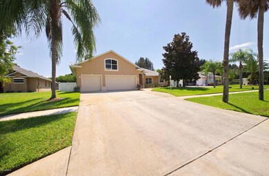 Three Car Garage
