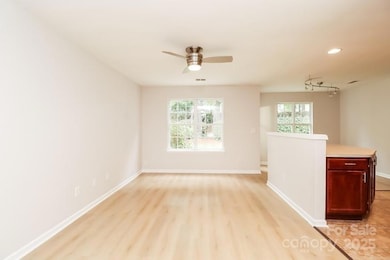 10007 University Park Ln, Charlotte, NC 28213 - photo 2