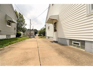 * Long & Wide Concrete Drive Goes Well Past The Si