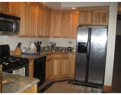 202 Woodland Cir unit B, Ludlow, MA 01056 - photo 4