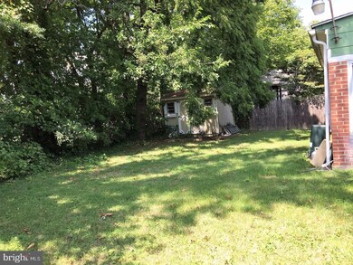 510 Pershing Ave, Darby, PA 19023 - photo 2