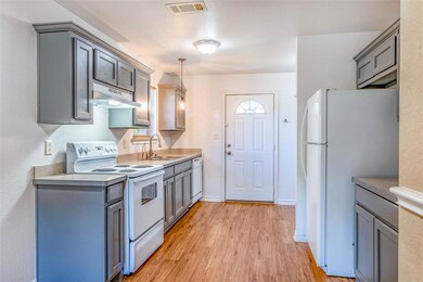 425 W Walker St, Denison, TX 75020 - photo 7