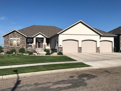 1426 Eagle Crest Loop, Bismarck, ND 58503 - photo 3