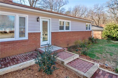 426 Hillcrest Dr, Statesville, NC 28677 - photo 2