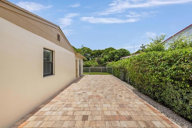 3015 Robert Rd, West Palm Beach, FL 33405 - photo 4