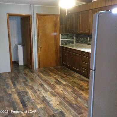 143 E Sherman St, McAdoo, PA 18237 - photo 6
