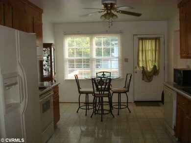 1806 New Lincoln Cir, Hopewell, VA 23860 - photo 2
