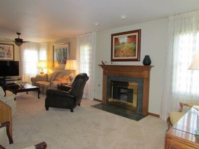 555 N Forest Ave, Griffith, IN 46319 - photo 4