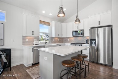 07-2134 W Malad Ave-018