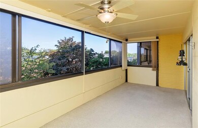 Three season balcony