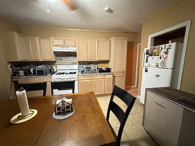11 Foster St, Fall River, MA 02721 - photo 4