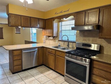 936 Santa Anna Dr, Alamo, TX 78516 - photo 5