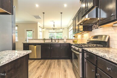 006_Dining in to Kitchen NEW