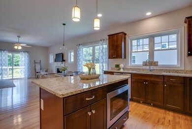 35 Catesby Ln, Londonderry, NH 03053 - photo 4