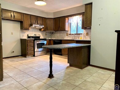 4859 SW Cochise Ave, Topeka, KS 66614 - photo 4