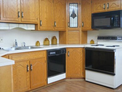 3205 Division St, Easton, PA 18045 - photo 2