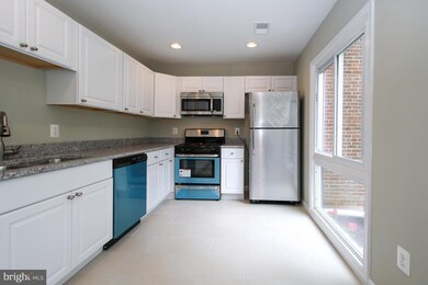 3025 Mission Square Dr, Fairfax, VA 22031 - photo 5