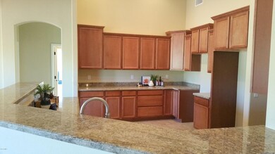 2311 OPEN KITCHEN WITH LOADS OF CABINETS