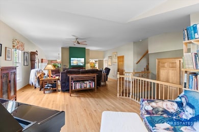 823 S Salem Dr, Schaumburg, IL 60193 - photo 7