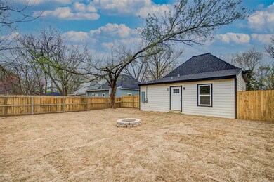 422 W Day St, Denison, TX 75020 - photo 5