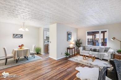 07-Living Room_SLS_-1157