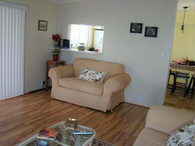 LAMINATE FLOORS
