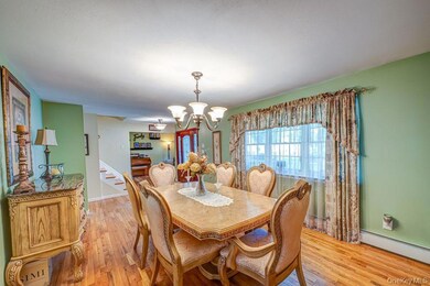 46 Plane Tree Ln, Saint James, NY 11780 - photo 7