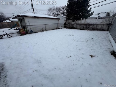 26301 Fernwood St, Roseville, MI 48066 - photo 5