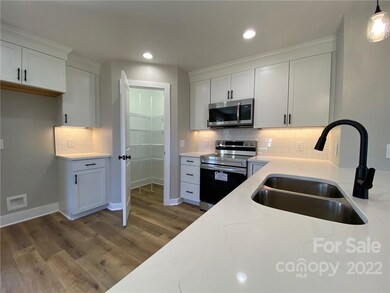 Here is the phenomenal kitchen!