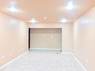 8302 Coastway Ln, Houston, TX 77075 - photo 7